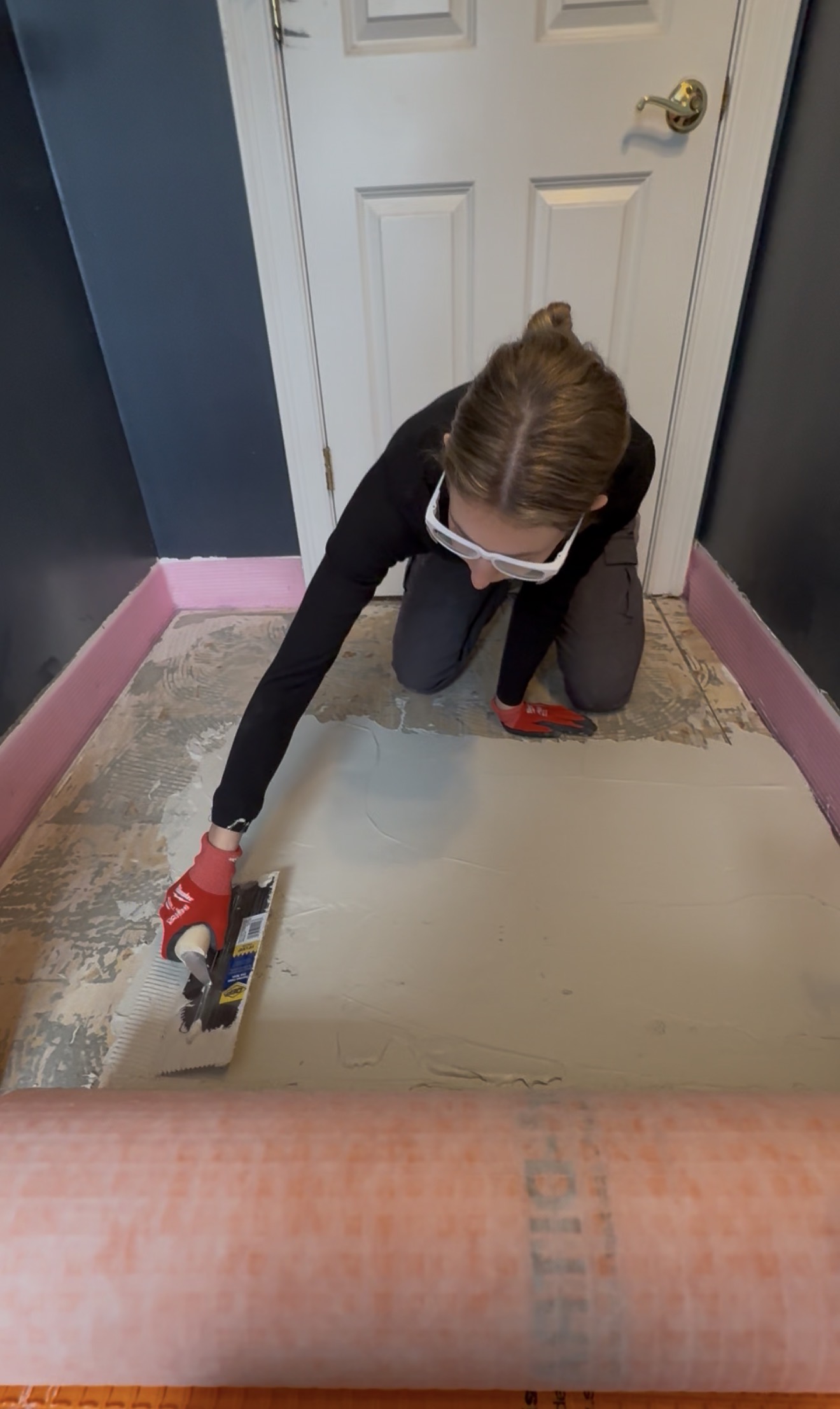 Laying mortar for tile installation